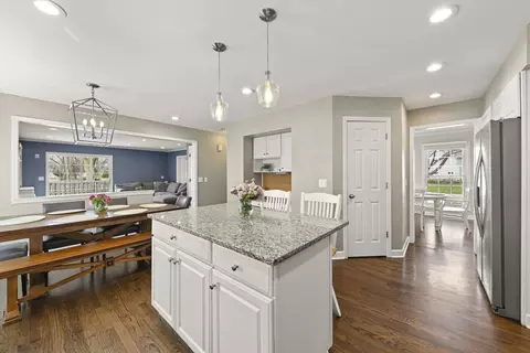 Kitchen - 25 W561 Jerome Ave, Wheaton, IL 60187 photo 3 of 5