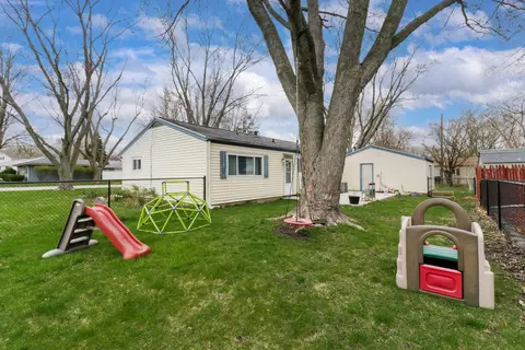 Exterior - 913 Green Ave, Normal, IL 61761 photo 6 of 7
