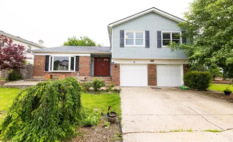 39 Mill Pond Dr, Glendale Heights, IL 60139