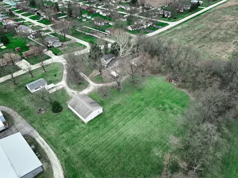 Exterior - 1971 W Tower Rd, Kankakee, IL 60901 photo 4 of 10