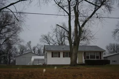 Exterior - 1971 W Tower Rd, Kankakee, IL 60901 photo 5 of 10