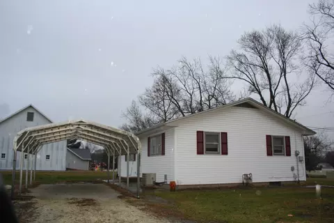 Exterior - 1971 W Tower Rd, Kankakee, IL 60901 photo 6 of 10
