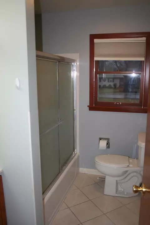 Bath - 1971 W Tower Rd, Kankakee, IL 60901 photo 1 of 1