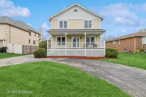 9238 N Lincoln Ave, Des Plaines, IL 60016