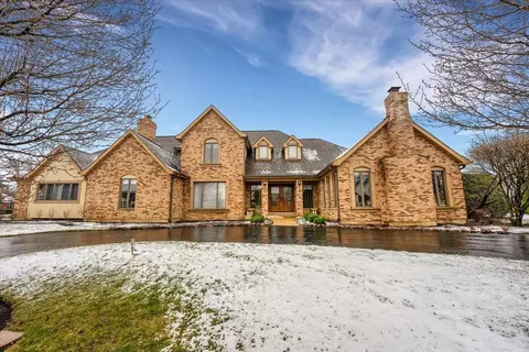 701 Newcastle Ln, Prospect Heights, IL 60070
