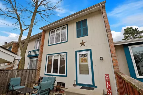 287 Colony Green Dr, Bloomingdale, IL 60108