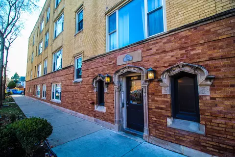 3604 N Albany Ave #1E, Chicago, IL 60618