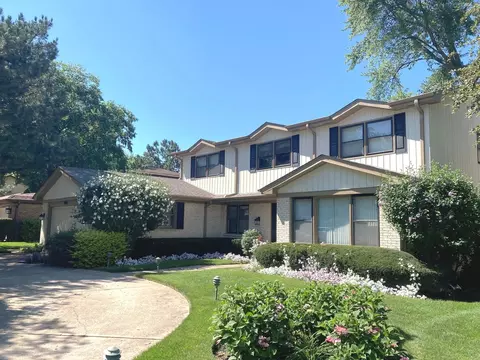 2460 Asbury Rd, Northbrook, IL 60062