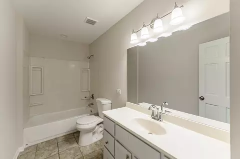Bath - 306 Davison St, Joliet, IL 60433 photo 1 of 1