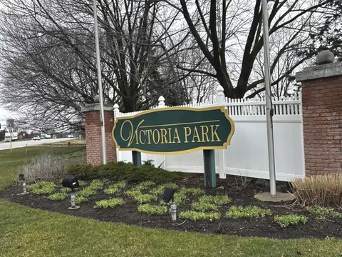 1801 Torrey Pkwy, Libertyville, IL 60048