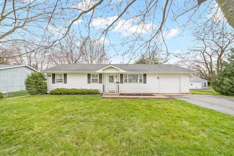 18 N Cook St, Plano, IL 60545