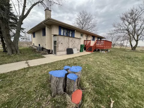 Exterior - 2957 E Kentucky Rd, Beecher, IL 60401 photo 5 of 10