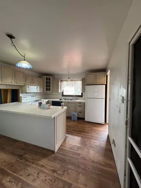 Kitchen - 2957 E Kentucky Rd, Beecher, IL 60401 photo 1 of 2