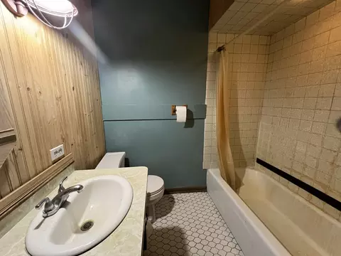 Bath - 2957 E Kentucky Rd, Beecher, IL 60401 photo 1 of 2