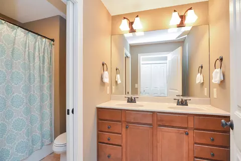 Bath - 2608 Shepard Rd, Normal, IL 61761 photo 5 of 5