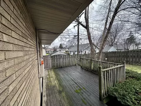 Exterior - 1104 Lawrence Ave, Elgin, IL 60123 photo 3 of 4