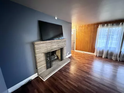 Living - 1104 Lawrence Ave, Elgin, IL 60123 photo 3 of 4