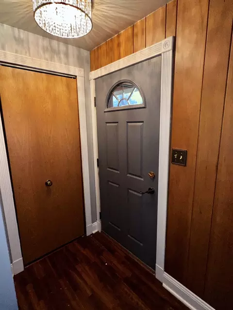 Entry Way - 1104 Lawrence Ave, Elgin, IL 60123 photo 1 of 2