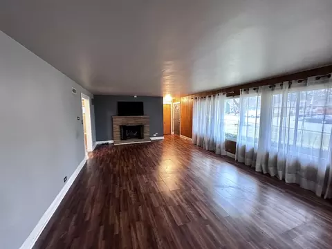 Living - 1104 Lawrence Ave, Elgin, IL 60123 photo 2 of 4