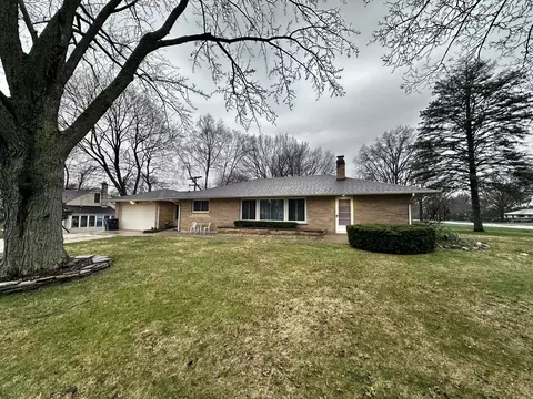 Exterior - 1104 Lawrence Ave, Elgin, IL 60123 photo 2 of 4