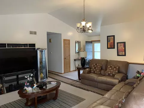 1416 9th St, Harvard, IL 60033 photo 2