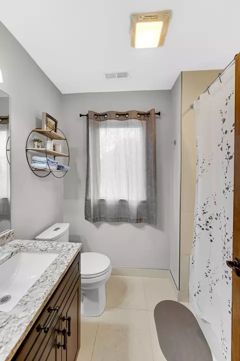 Bath - 3511 Maple Ave, Berwyn, IL 60402 photo 4 of 5