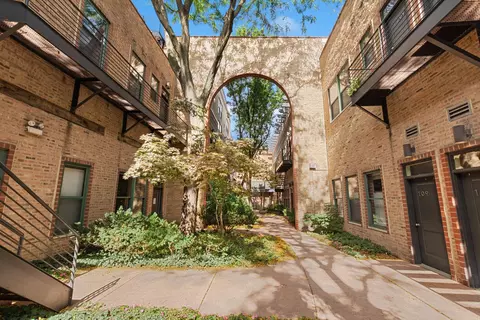 22 N Morgan St #202, Chicago, IL 60607