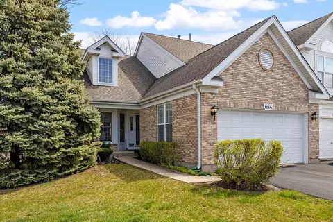 654 Citadel Dr, Westmont, IL 60559