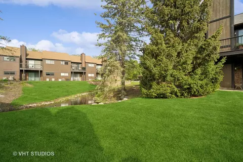 Exterior - 32 Creekside Cir #B, Elgin, IL 60123 photo 5 of 5