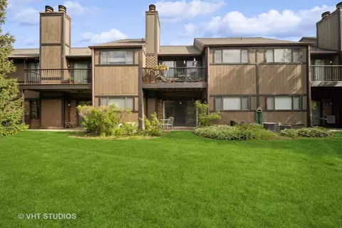 Exterior - 32 Creekside Cir #B, Elgin, IL 60123 photo 3 of 5