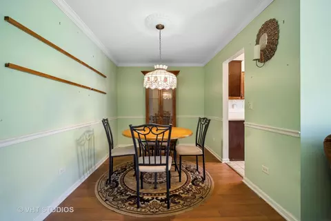Dining - 32 Creekside Cir #B, Elgin, IL 60123 photo 1 of 1