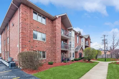 6223 W 94th St #2NE, Oak Lawn, IL 60453