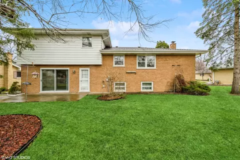 Exterior - 1098 Crimson Dr, Wheeling, IL 60090 photo 5 of 5