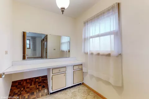 Bath - 1098 Crimson Dr, Wheeling, IL 60090 photo 1 of 3