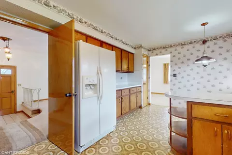 Kitchen - 1098 Crimson Dr, Wheeling, IL 60090 photo 2 of 3