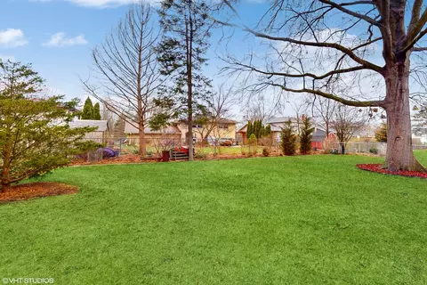 Exterior - 1098 Crimson Dr, Wheeling, IL 60090 photo 3 of 5