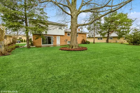 Exterior - 1098 Crimson Dr, Wheeling, IL 60090 photo 4 of 5