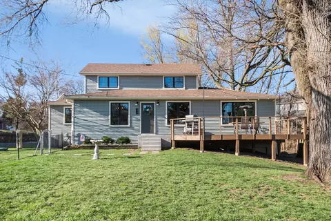 555 Oldfield Rd, Downers Grove, IL 60516
