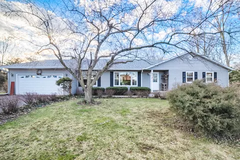 Exterior - 11 N112 Capulet Cir, Elgin, IL 60124 photo 1 of 7