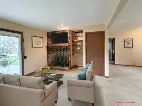 Living - 11 N112 Capulet Cir, Elgin, IL 60124 photo 3 of 5