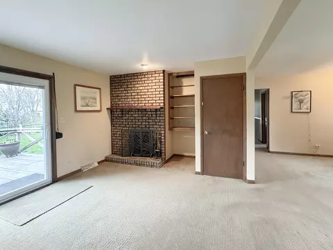 Living - 11 N112 Capulet Cir, Elgin, IL 60124 photo 4 of 5