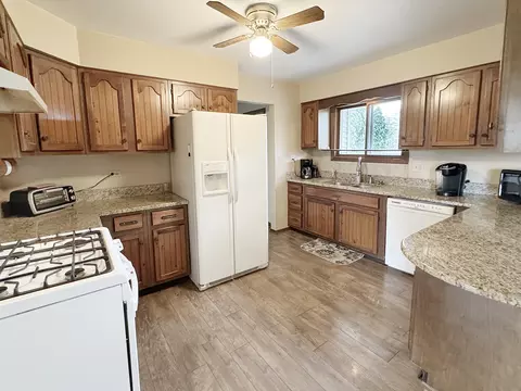 Kitchen - 11 N112 Capulet Cir, Elgin, IL 60124 photo 1 of 1