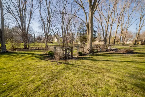 Exterior - 11 N112 Capulet Cir, Elgin, IL 60124 photo 7 of 7