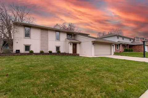 34 Gloucester Cir, Bloomington, IL 61704