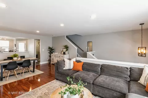 1117 Reserve Dr, Elgin, IL 60123 photo 4