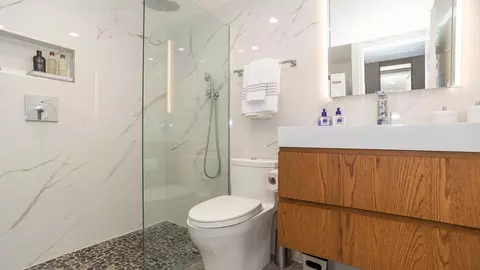 Bath - 175 E Delaware Pl #6611, Chicago, IL 60611 photo 2 of 3