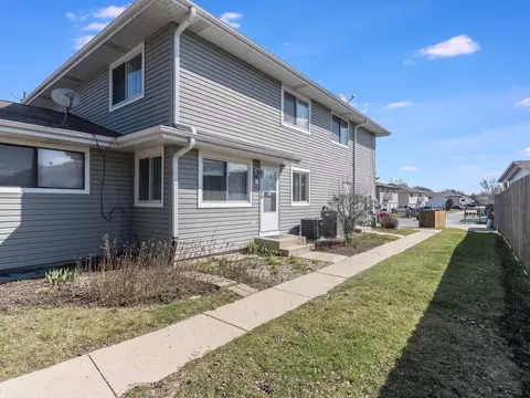 29 W649 Winchester Cir #3, Warrenville, IL 60555