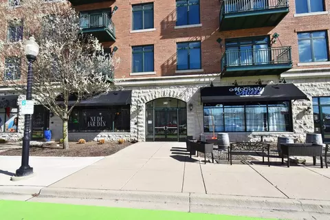 140 S River St #302, Aurora, IL 60506