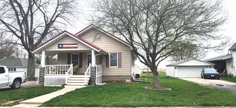 203 W Ash St, Bondville, IL 61815