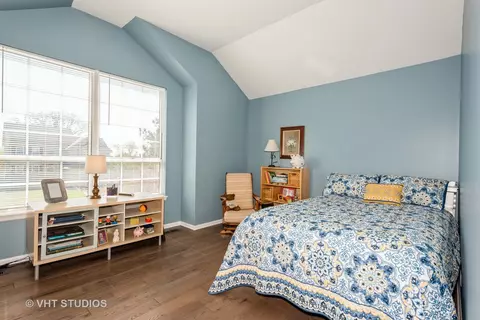 Bedroom - 261 Superior Cir, Bartlett, IL 60103 photo 3 of 4